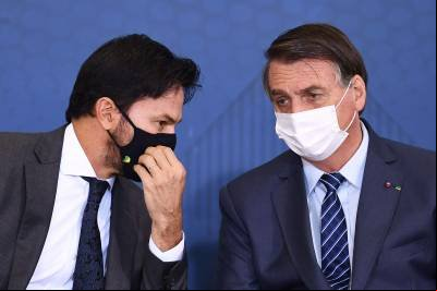 Bolsonaro se reúne com WhatsApp, que confirma megagrupos após eleições