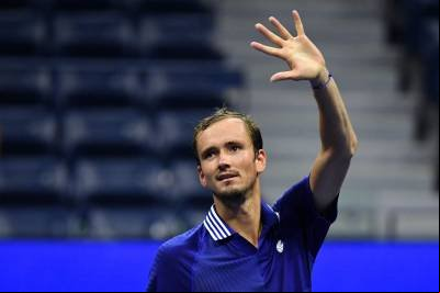 Medvedev assume como número 1 do mundo após derrota de Djokovic